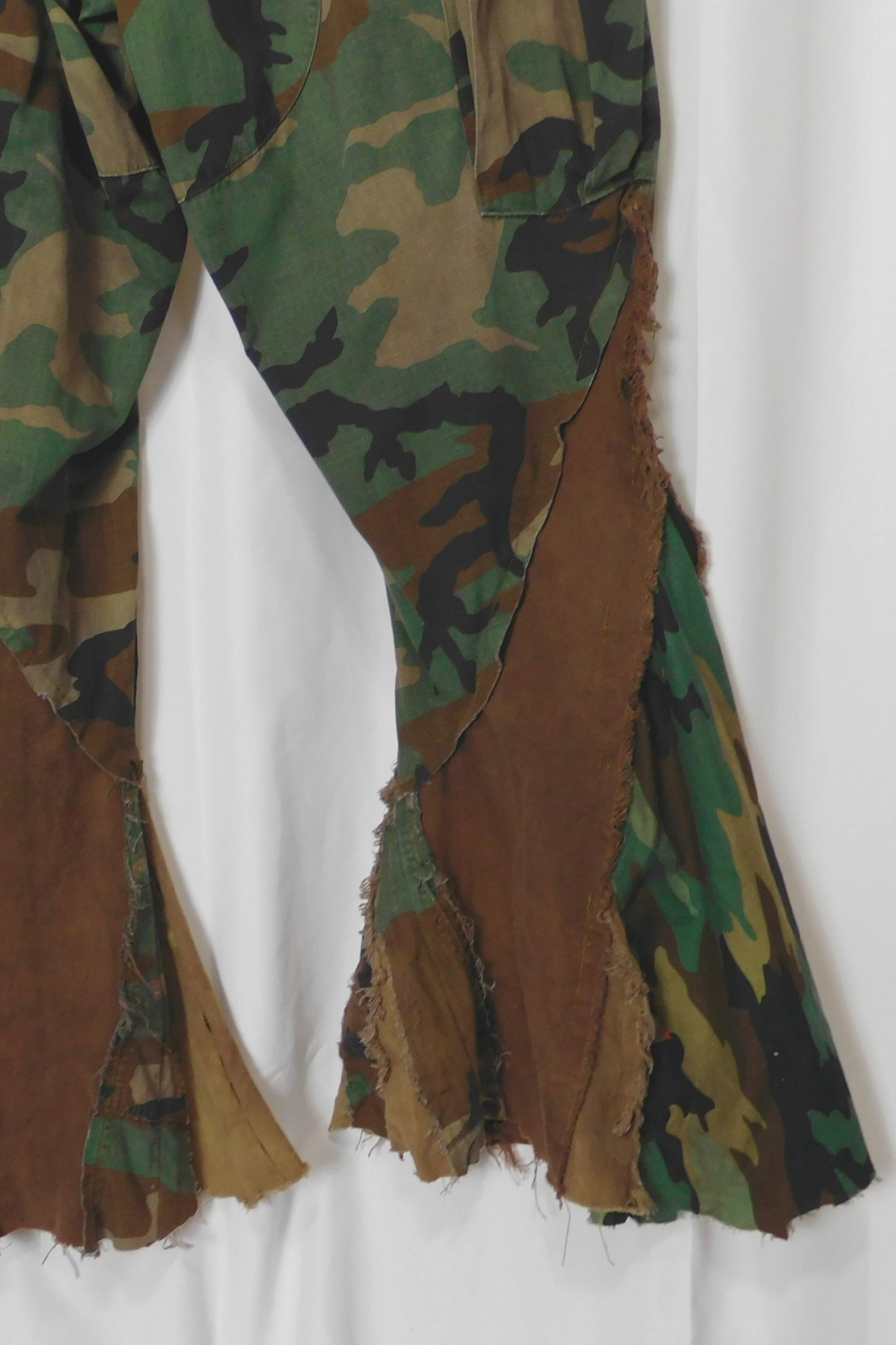SOLDIER OF FORCE x Denise The Sloth Sewist No Limit Soldiers Camo Flared Pant