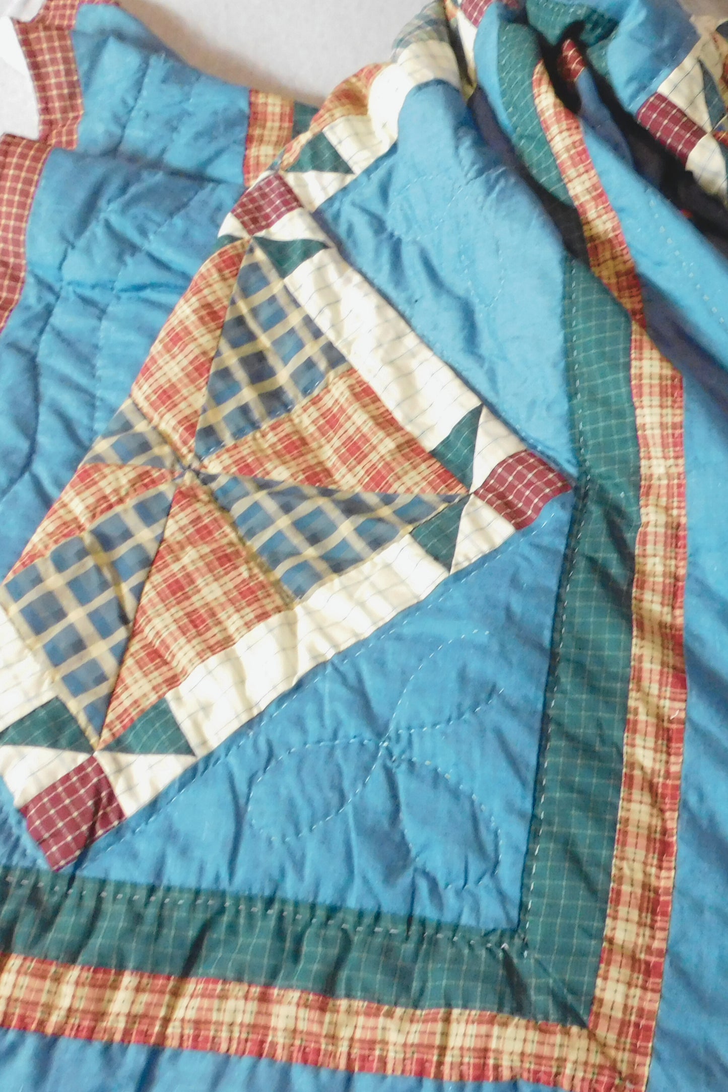 Vintage Plaid Quilt and Pillow Sham Set