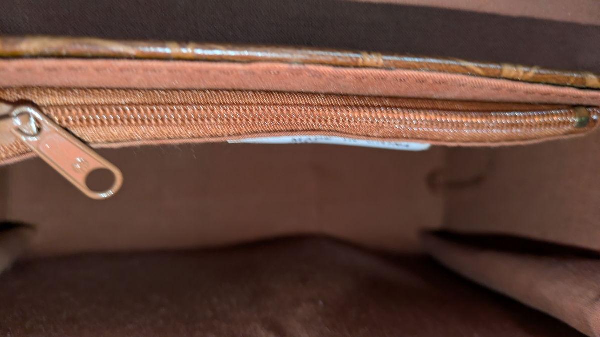 90s Crocodile Textured Crossbodu Bag